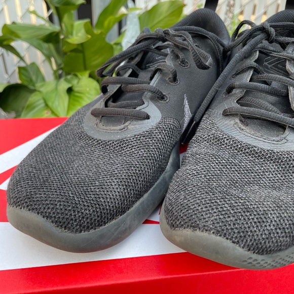 Nike used sneaker / shoes Size 9 - Picture 2 of 2